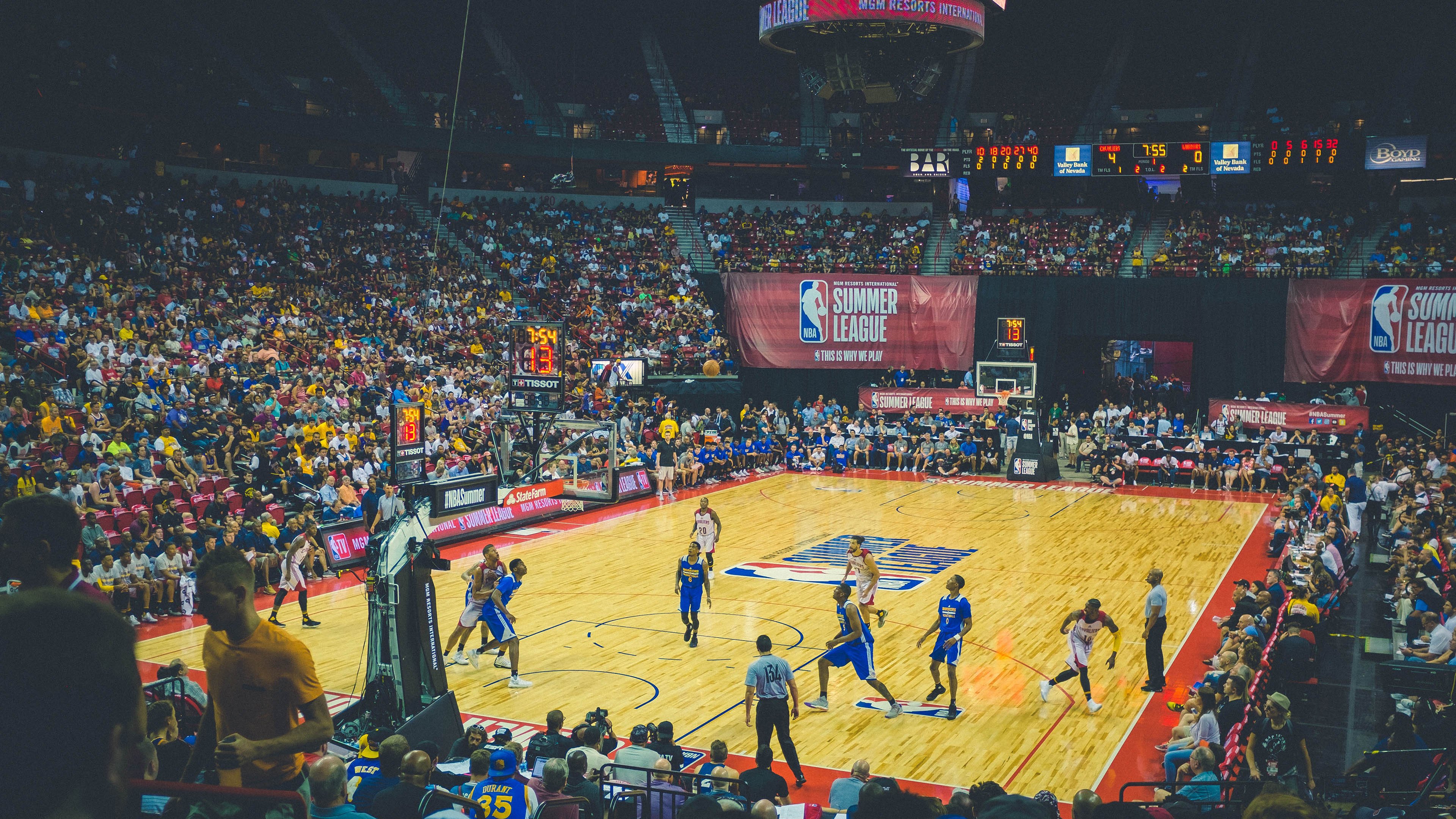 太疯狂了！随着勇士爆冷，火箭大胜，独行侠崩盘，西部排名又乱了