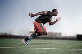 kaiyun-3-1！超级射手双响10轮13球12.1亿战舰掀翻大黑马5轮4胜重返前二，超级射手攻略